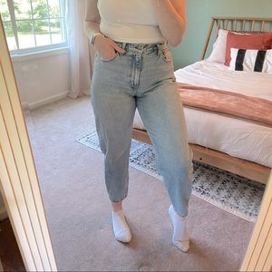Light Wash Abercrombie Mom Jeans